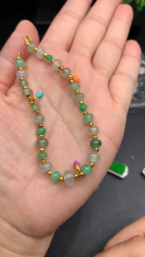 颈饰18K金镶嵌翡翠手链