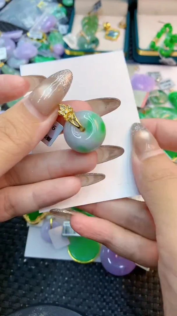 颈饰未镶嵌翡翠1