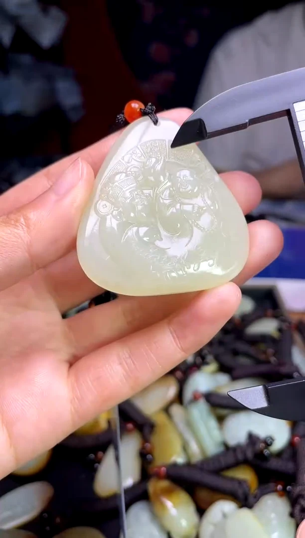 和田玉未镶嵌颈饰1