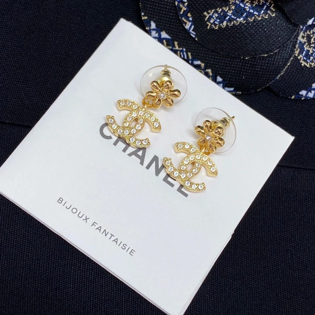 全新未使用 Chanel/香奈儿 精致 时尚 浓金 花花 满钻 AY0124