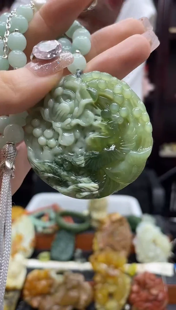 未镶嵌岫玉吊坠·