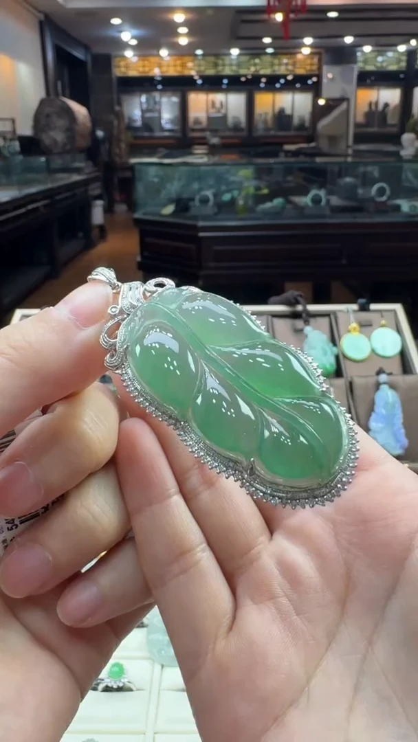 【闪购商品】翡翠颈饰18K金镶嵌树叶