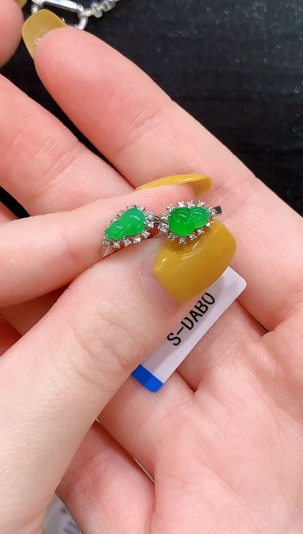 18K金镶嵌翡翠耳饰L1623多样性发其一