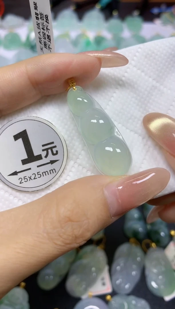 颈饰18K金镶嵌翡翠天然翡翠A货