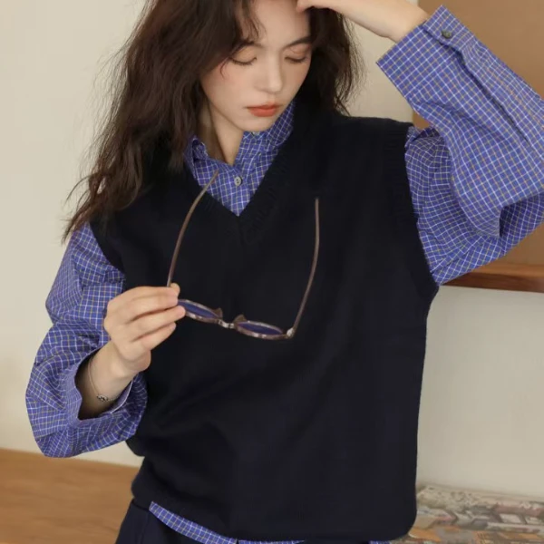黑色绣花v领针织马甲背心女春秋新款叠穿衬衫坎肩宽松毛衣学院风