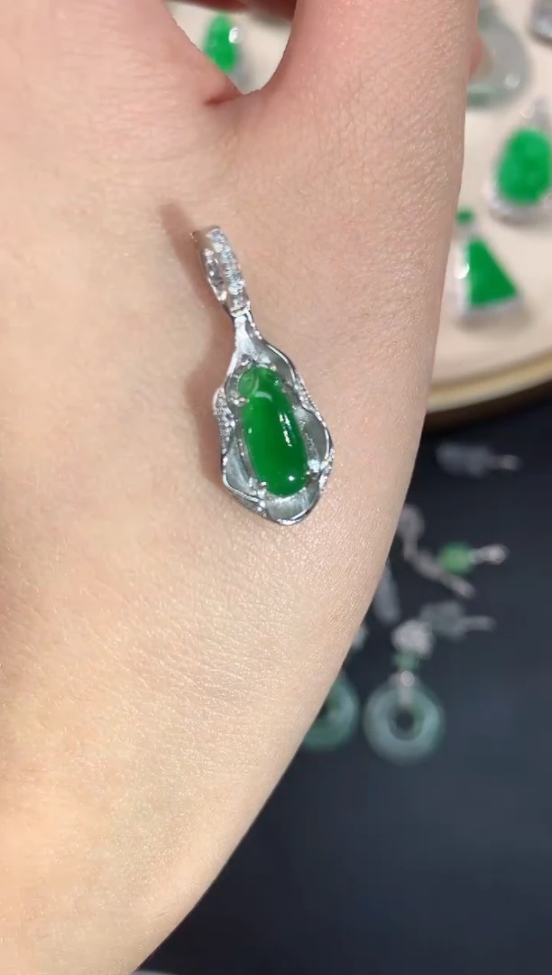 【闪购商品】翡翠吊坠(不含链)18K金镶嵌A325|4980