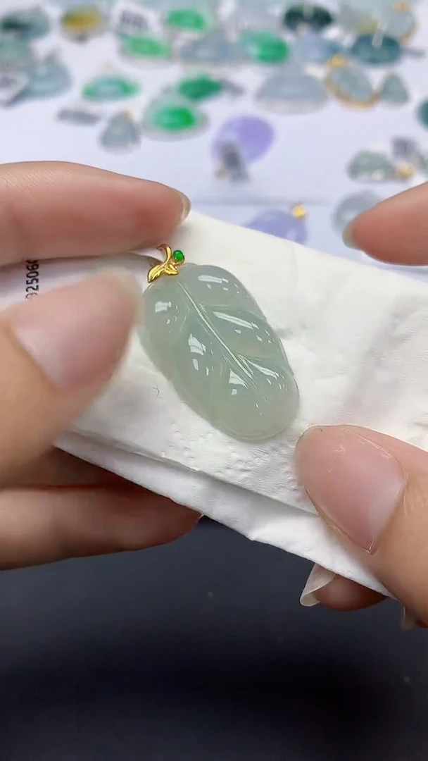 翡翠18K金镶嵌颈饰天然缅甸a货翡翠