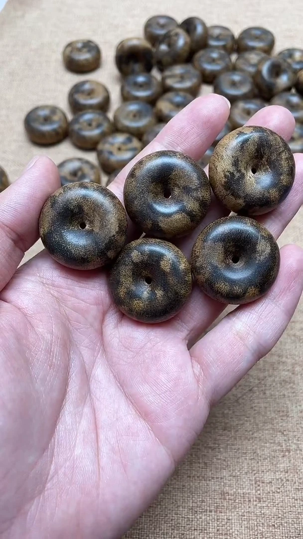 沉香吊坠菩萨棋沉香虎斑吊坠多样性发其一