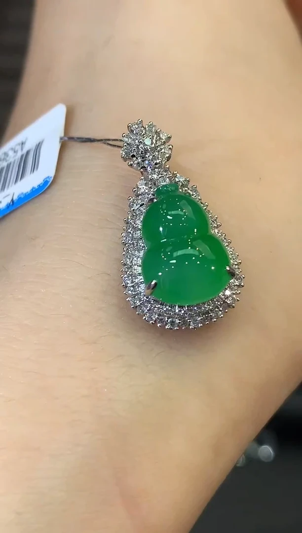 吊坠(不含链)18K金镶嵌翡翠B327