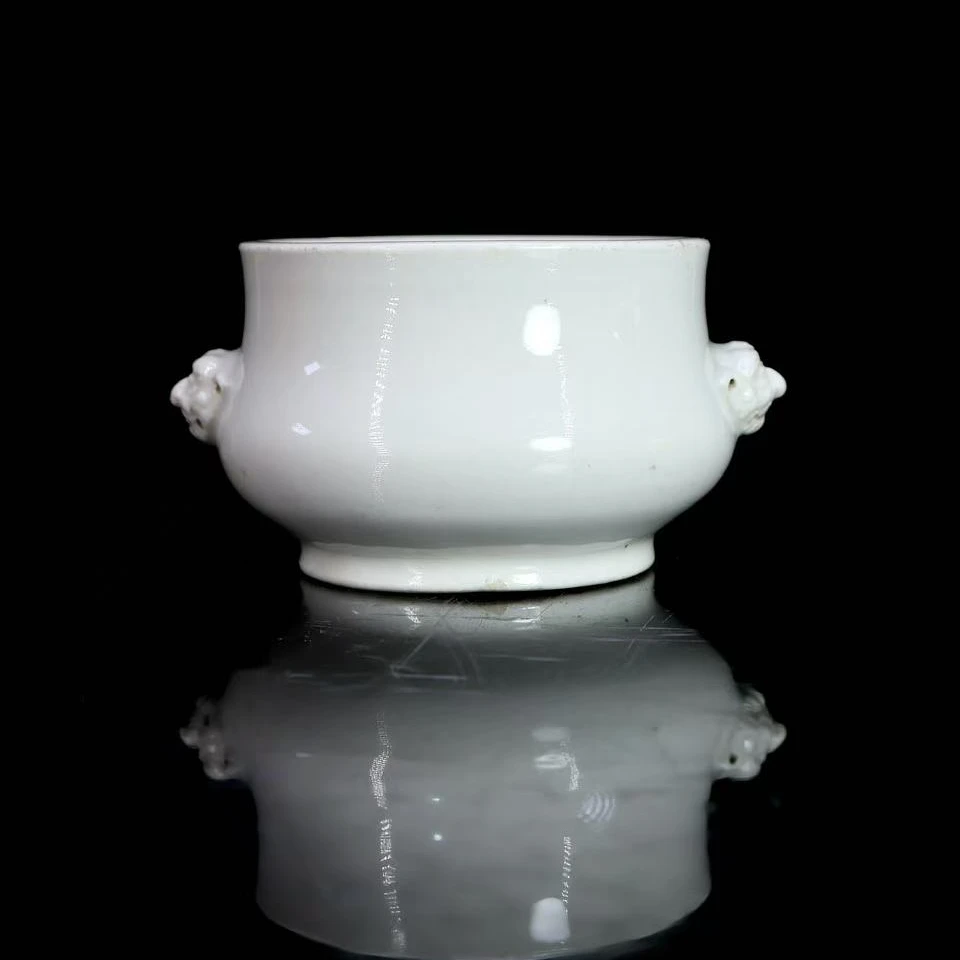 54: 清中期德化兽耳炉