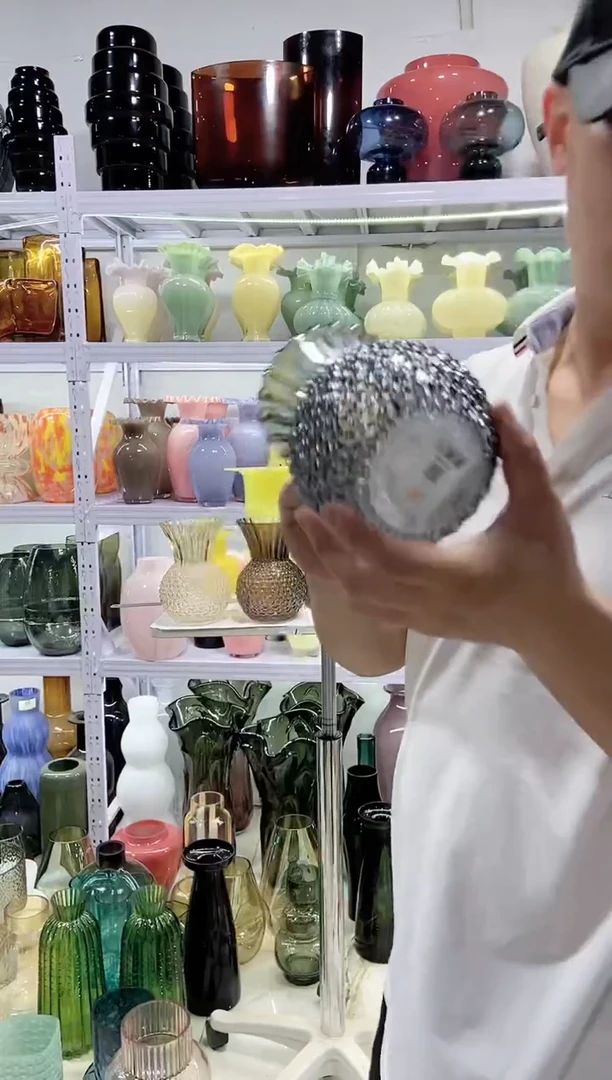 灰色菠萝花瓶......