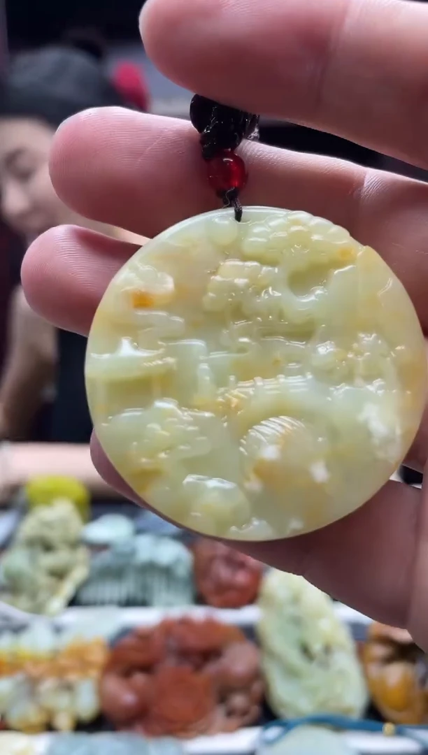 岫玉未镶嵌吊坠·