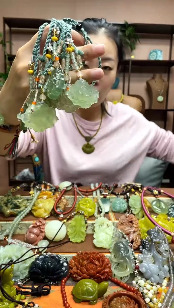 未镶嵌岫玉吊坠多样性发货发其中之一