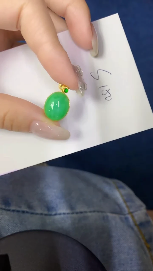 翡翠18K金镶嵌颈饰缅甸天然翡翠A货