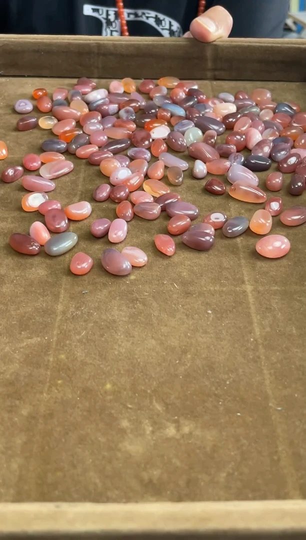 南红玛瑙未镶嵌珠宝奇石原矿无忧化 随型水滴吊坠 多样性随机一颗