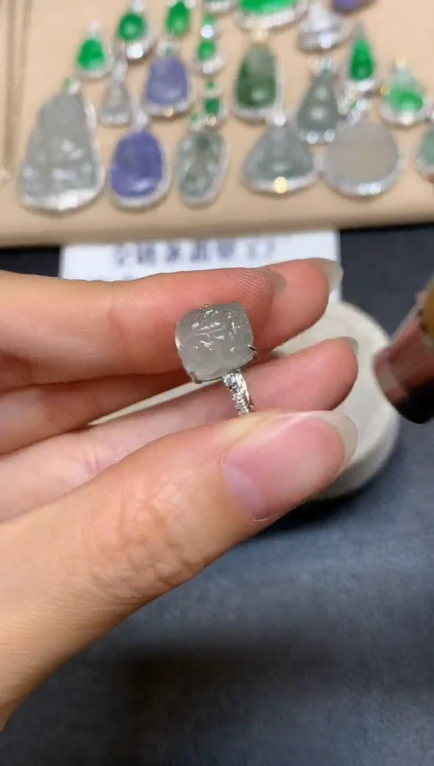 18K金镶嵌戒指翡翠貔貅【无服务费