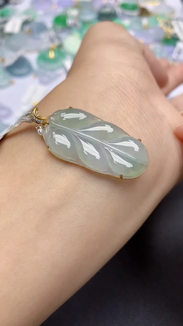 翡翠18K金镶嵌颈饰天然缅甸a货翡翠百元以上9元证书费自理