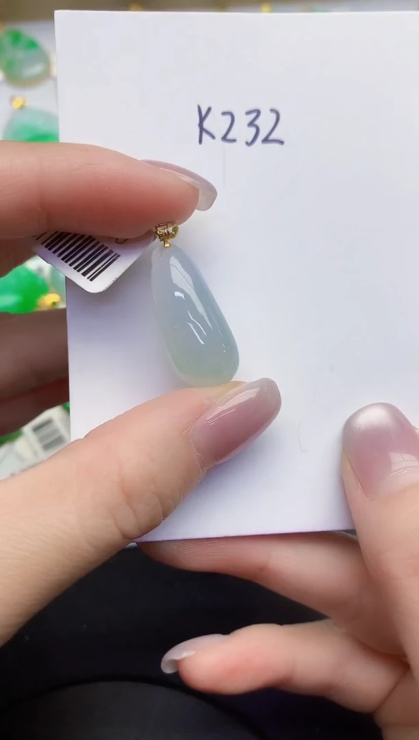 颈饰18K金镶嵌翡翠缅甸天然翡翠A货