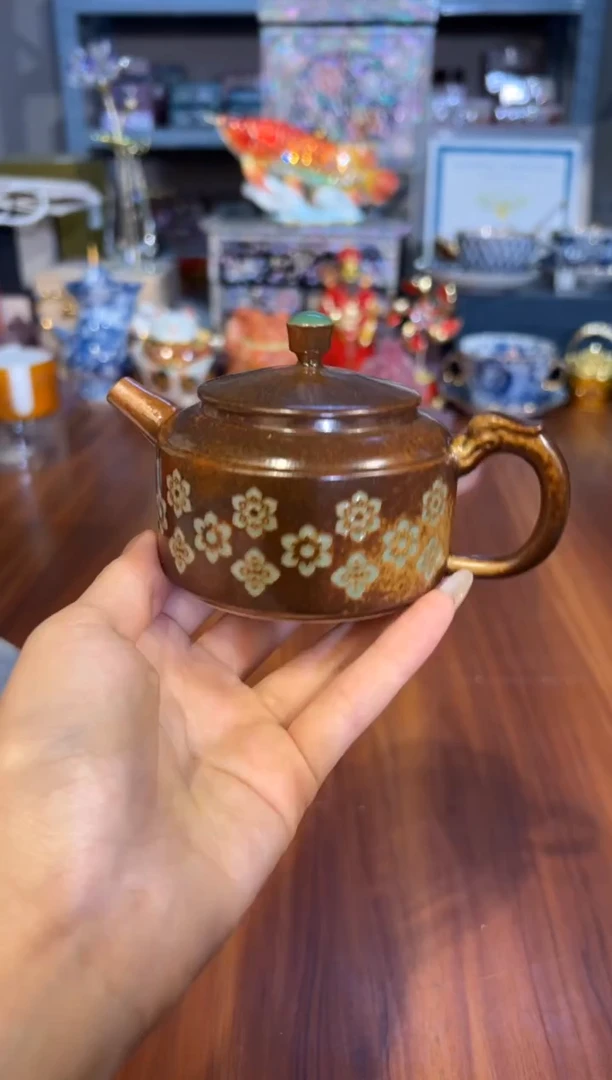 158青瓷宝相花茶壶