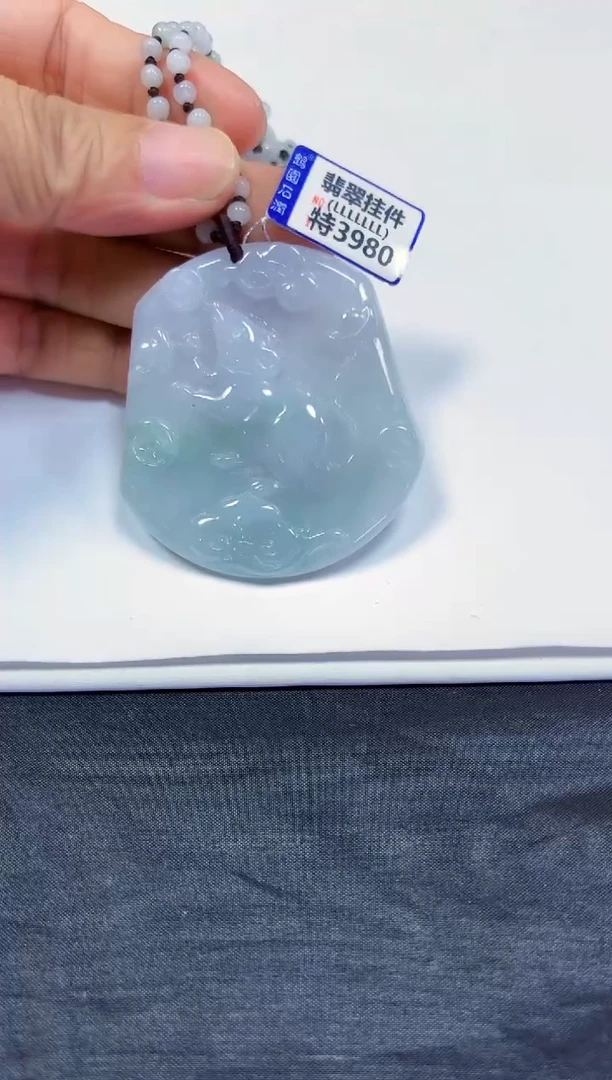 颈饰未镶嵌翡翠鼠