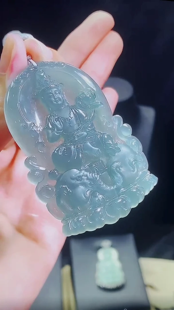 颈饰未镶嵌翡翠观音