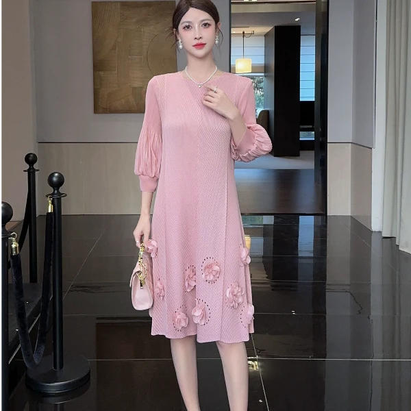 【文文家】SK215圆领中袖龙鳞褶贴布花连衣裙&春季轻奢女装