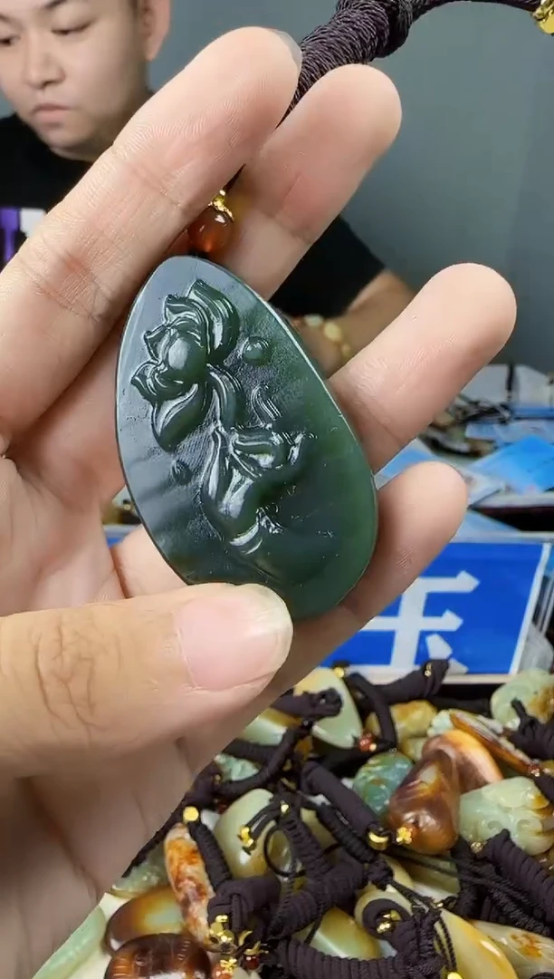 和田玉未镶嵌颈饰1