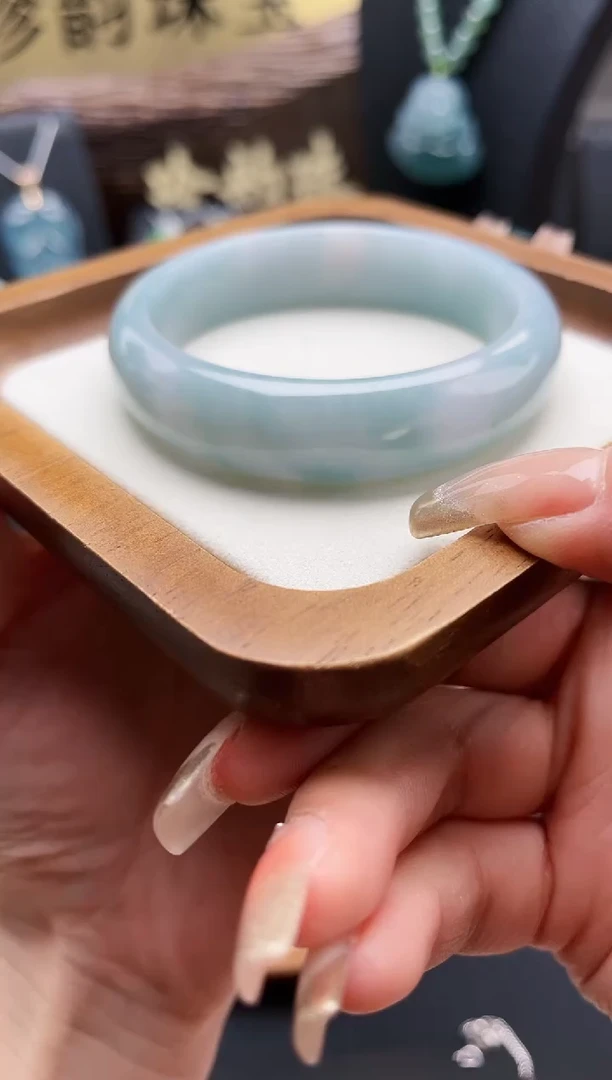 【闪购商品】翡翠手镯未镶嵌手镯