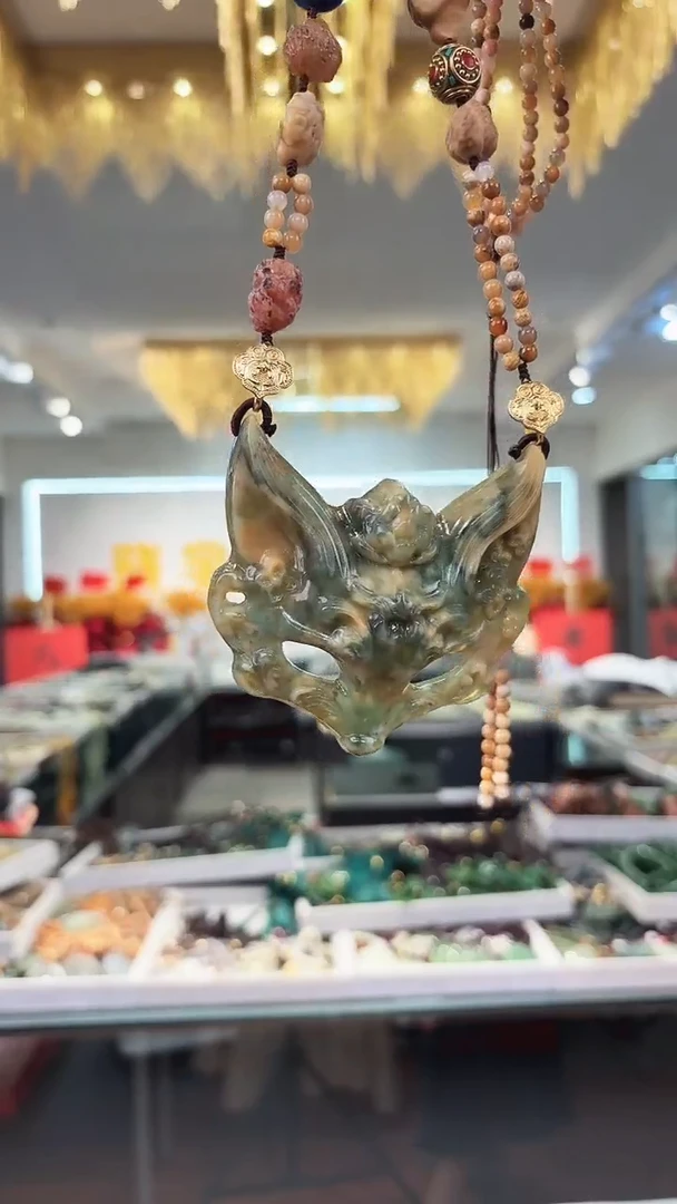 未镶嵌岫玉颈饰凤九吊坠
