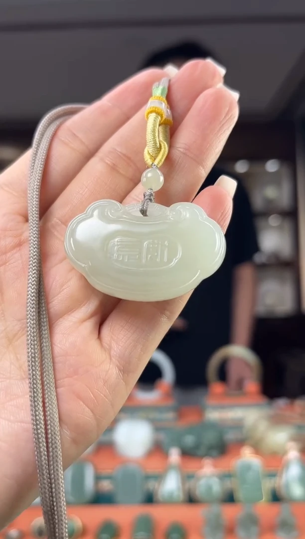 颈饰未镶嵌和田玉佩佩