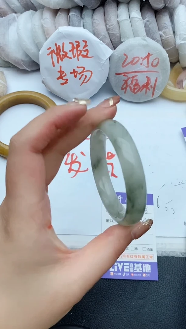 【闪购商品】石英质玉手镯未镶嵌B88+54/55