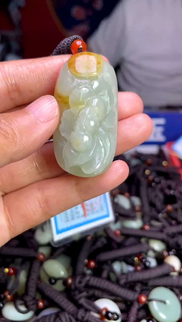 未镶嵌和田玉挂件1