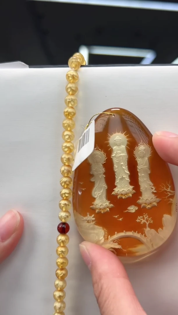 未镶嵌颈饰琥珀三圣