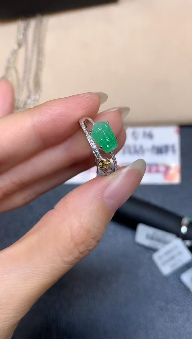 18K金镶嵌戒指翡翠8【无鉴赏期】