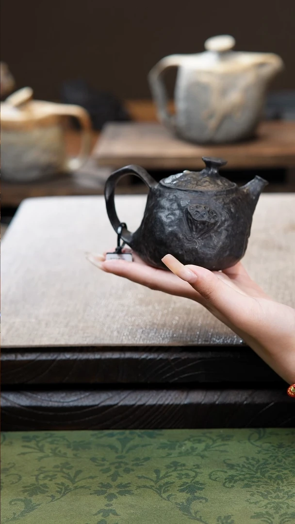 陈国力老师作品冰碛岩重工雕刻一品清廉随形壶