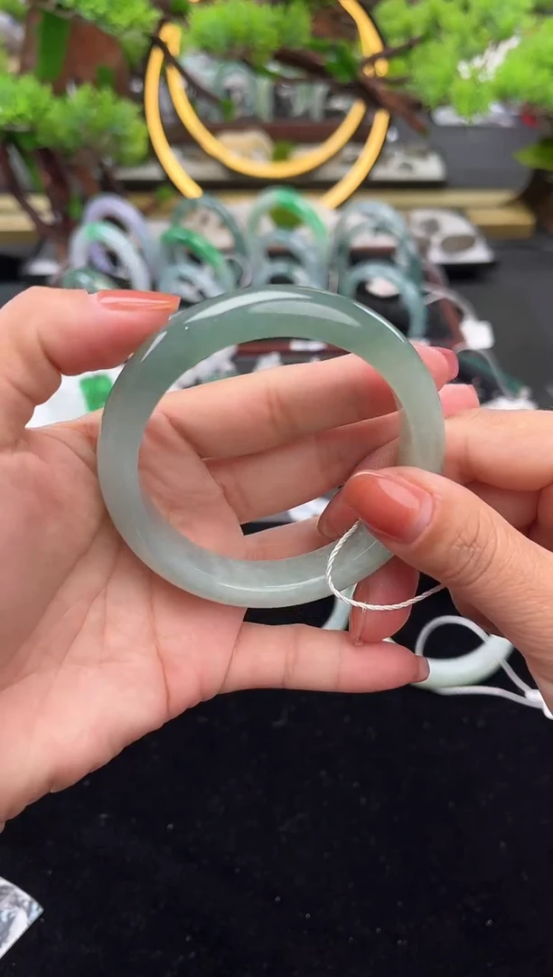 未镶嵌手镯翡翠手镯