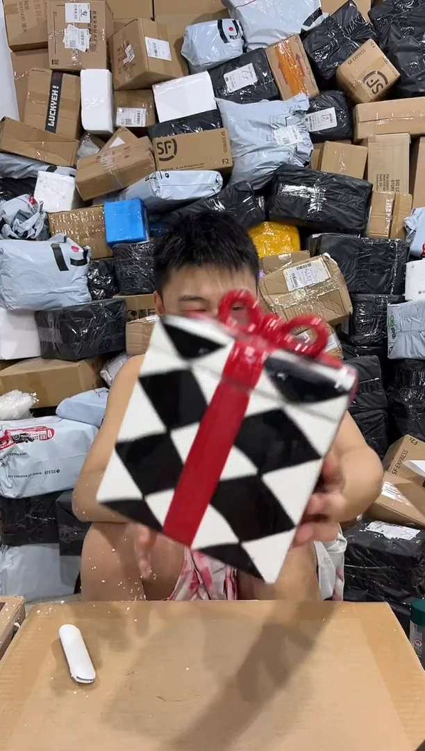 瓷片黑白礼物罐子