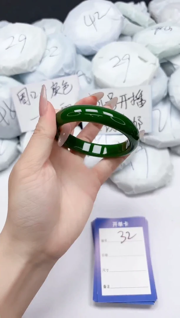 未镶嵌手镯石英质玉32/59