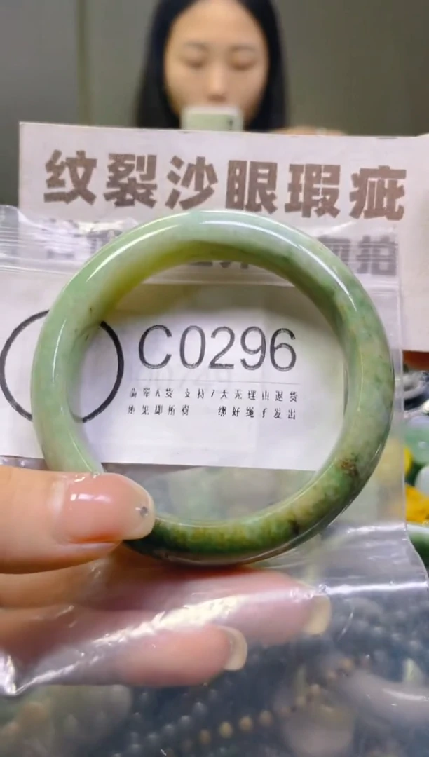 翡翠未镶嵌颈饰55-56/C/纹裂沙眼瑕疵介意勿拍