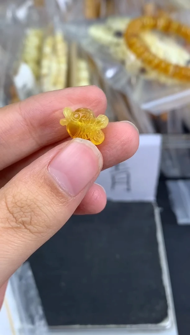 蜜蜡未镶嵌珠宝奇石14