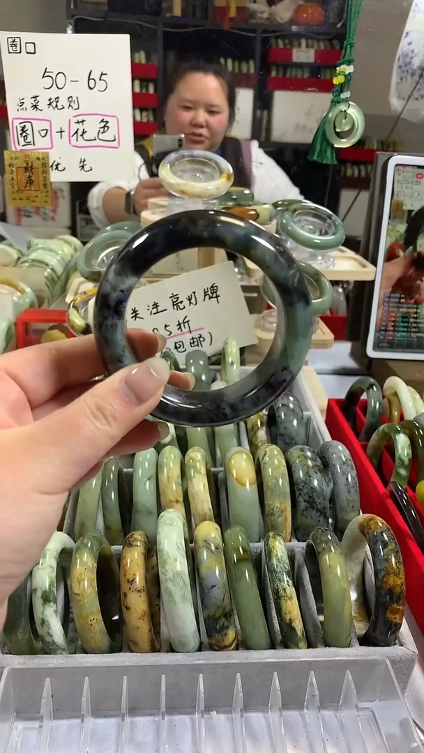 未镶嵌岫玉手镯30  67+ 包容