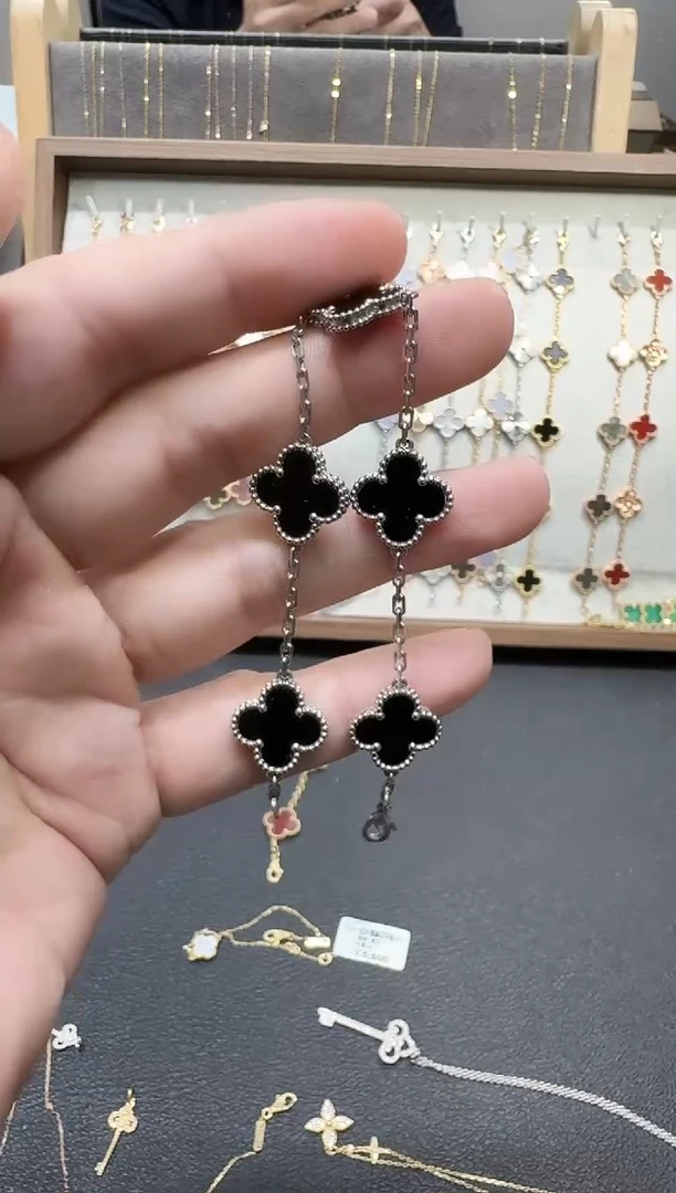 18K金镶嵌手链玛瑙/玉髓黑色k白，五花手链