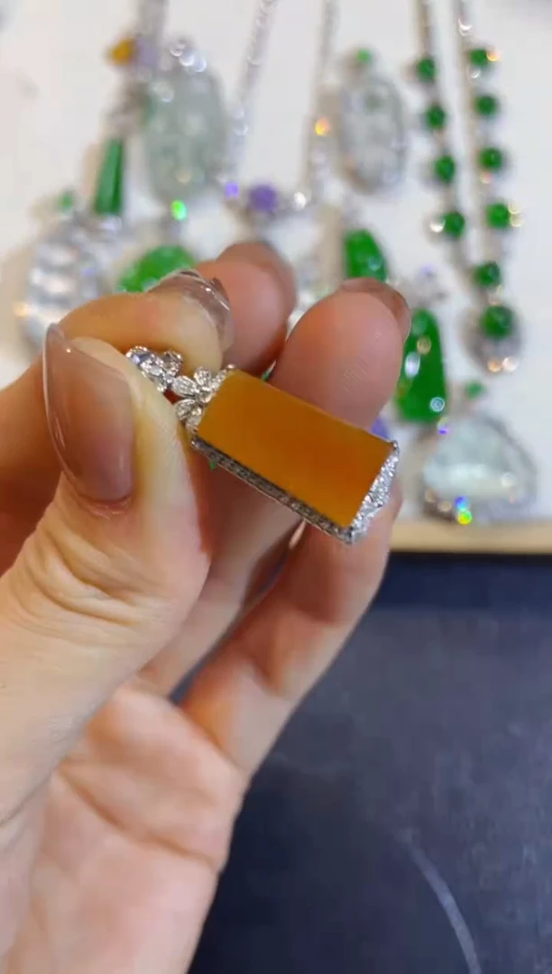 吊坠(不含链)18K金镶嵌翡翠团购2