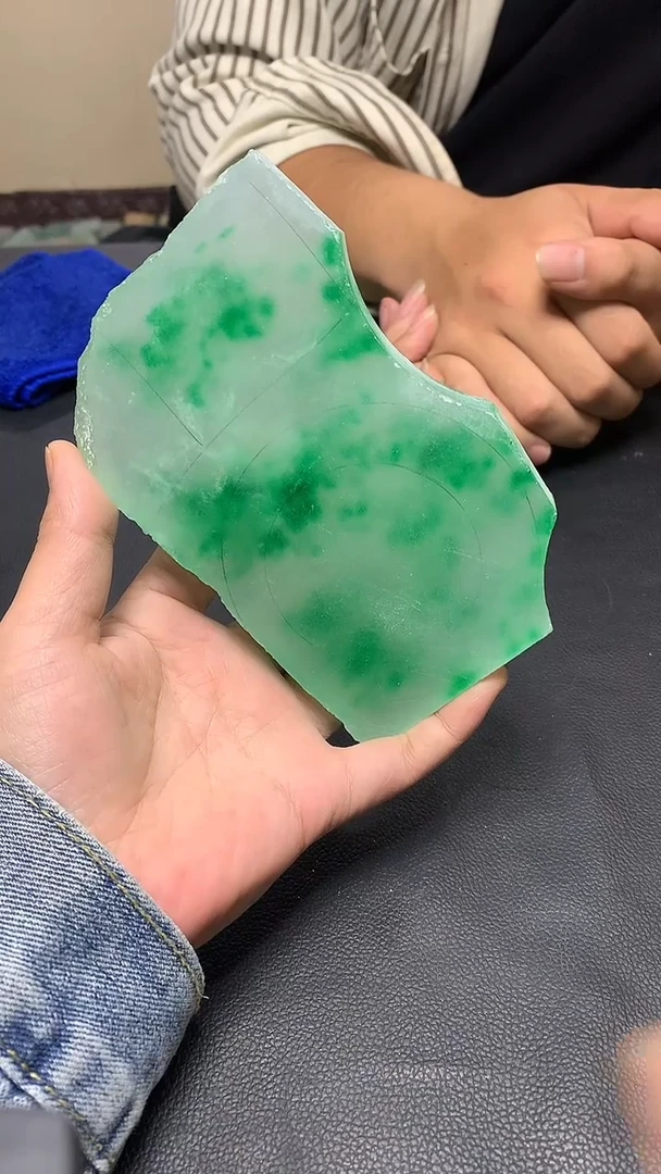 玉冰飘花边角毛胚