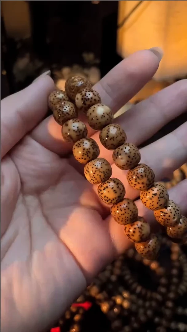 吊坠星月菩提精工级浅珀桶珠10*9手串（B）