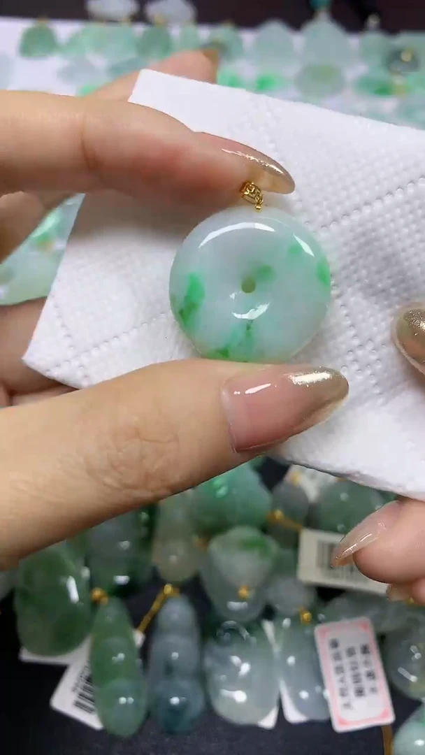 颈饰18K金镶嵌翡翠天然翡翠A货