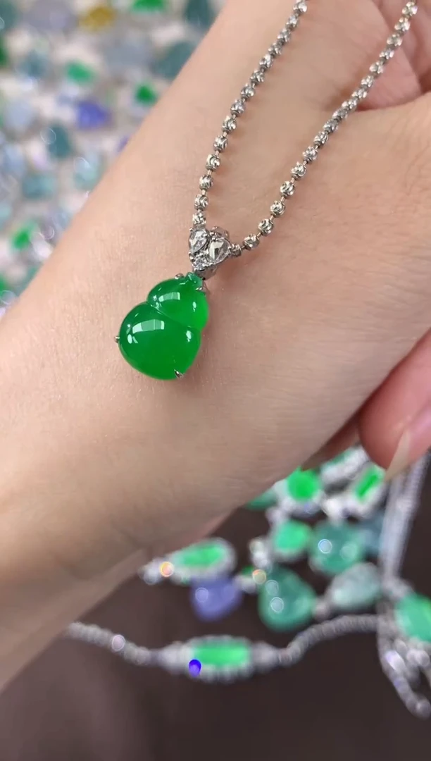 吊坠(不含链)18K金镶嵌翡翠A704|35000