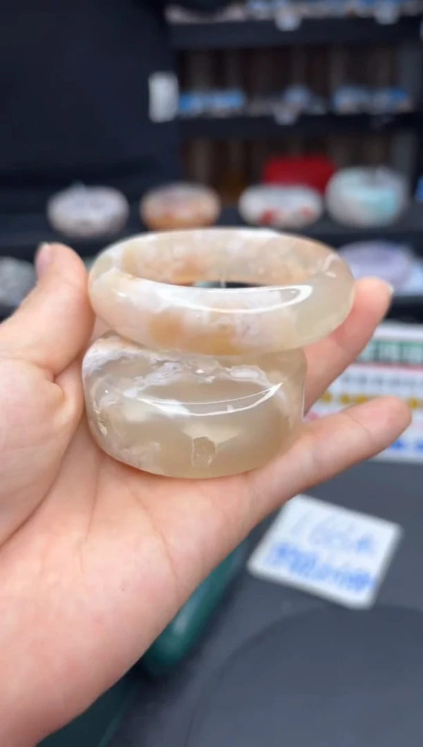 【闪购商品】石英质玉手镯未镶嵌180（55圈赠送镯心）