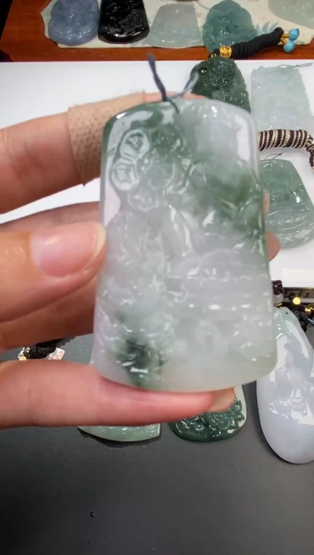 未镶嵌挂件翡翠371033    多人