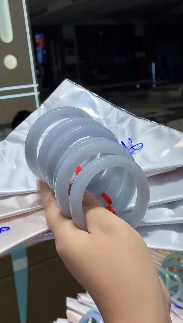 【大李珠宝】翡翠手镯多样性发其一kc---W217